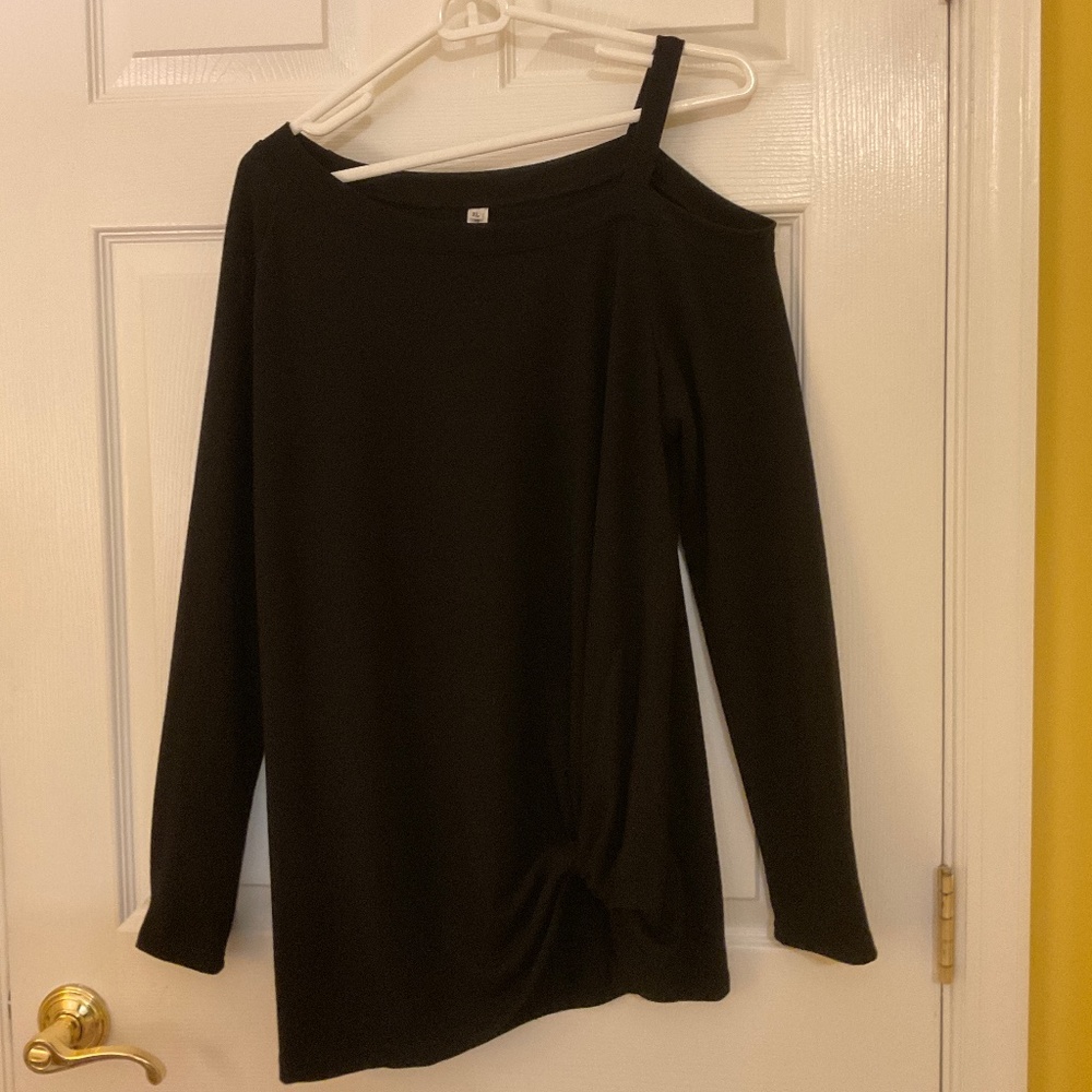 Ladies Cute & Sassy Black Top.  XL Dress it up or wear it with Jeans.